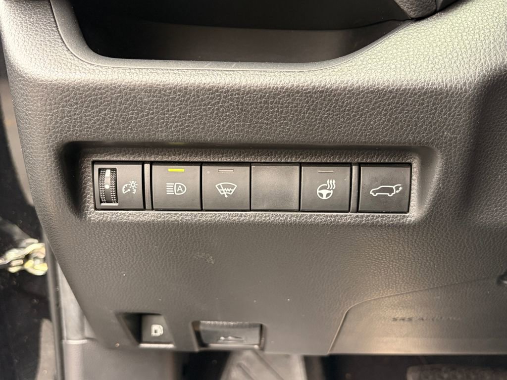 Used 2022 Toyota RAV4 SE w/ Weather & Moonroof Package image 28
