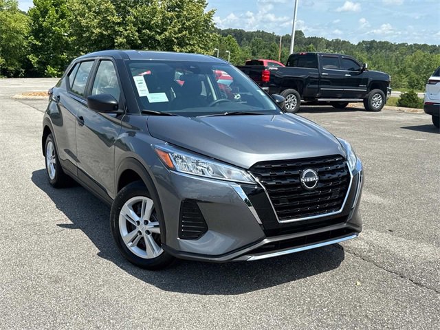 New 2025 Nissan Kicks Play S image 2