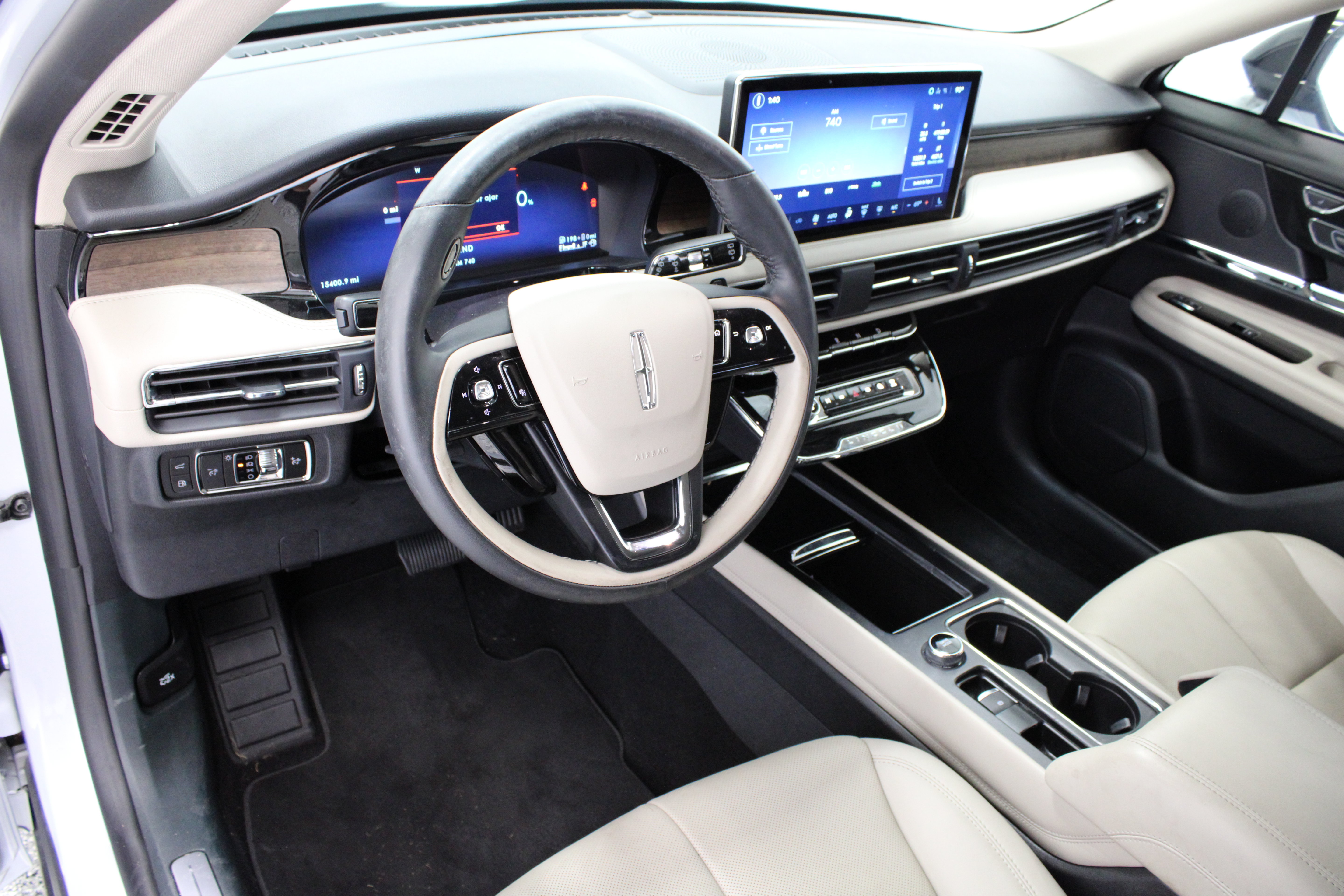 Used 2025 Lincoln Corsair Grand Touring AWD/4WD image 13