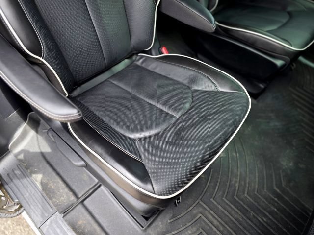Used 2022 Chrysler Pacifica Limited w/ S Appearance Package FWD image 42