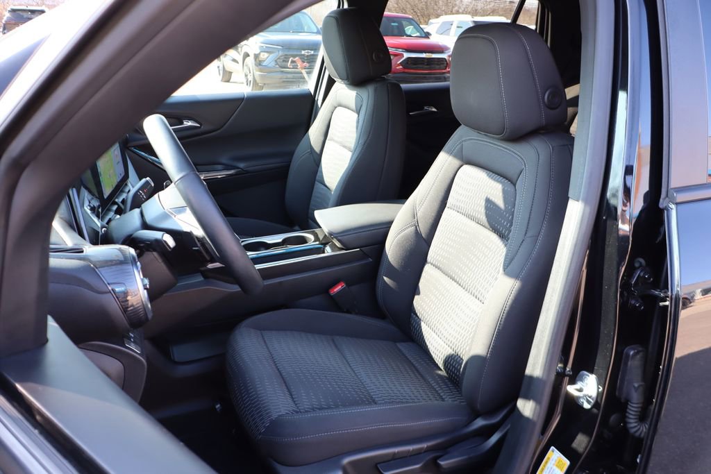 Used 2025 Chevrolet Equinox LT w/ Safety and Technology Package image 11