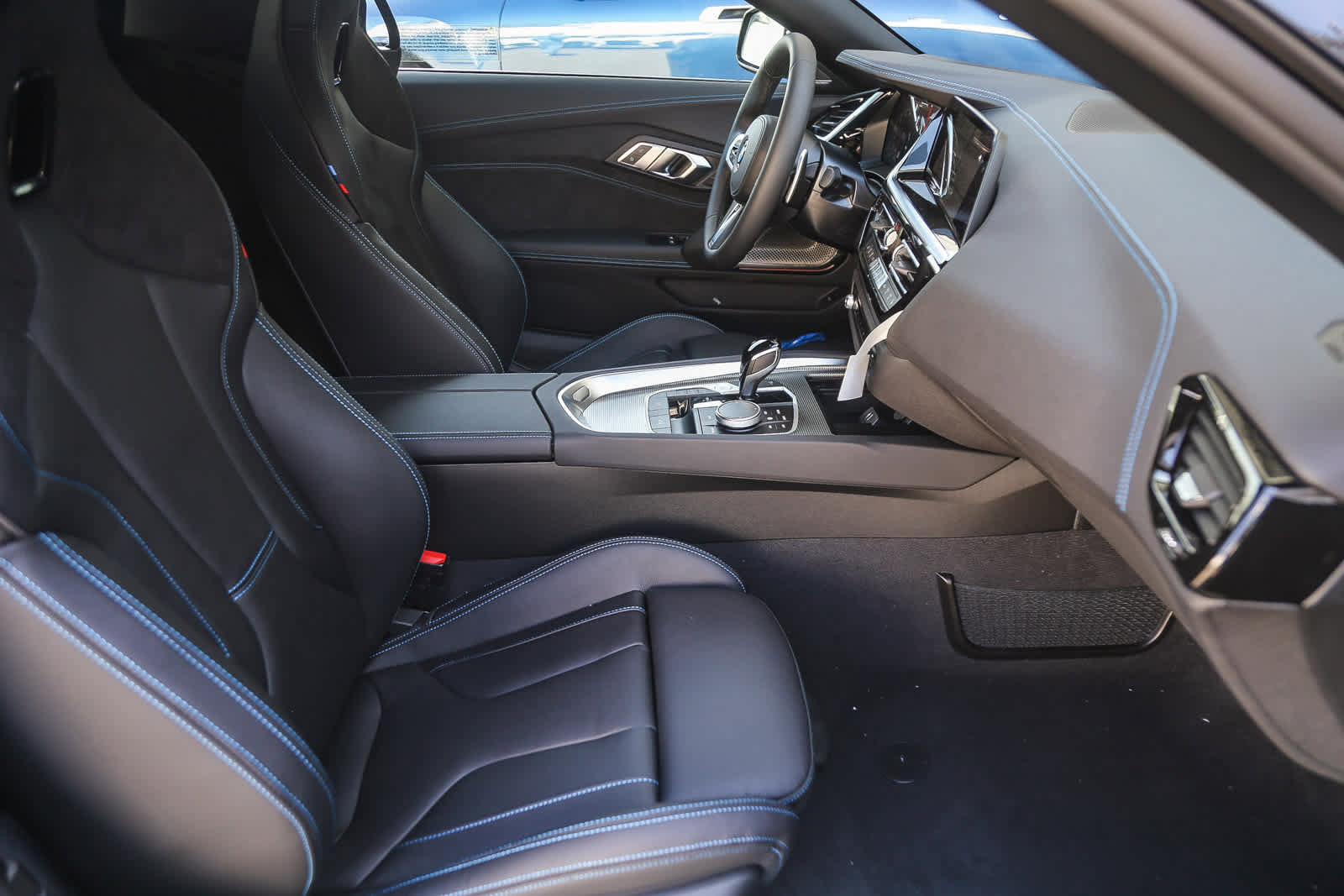 New 2026 BMW Z4 M40i w/ Premium Package image 9