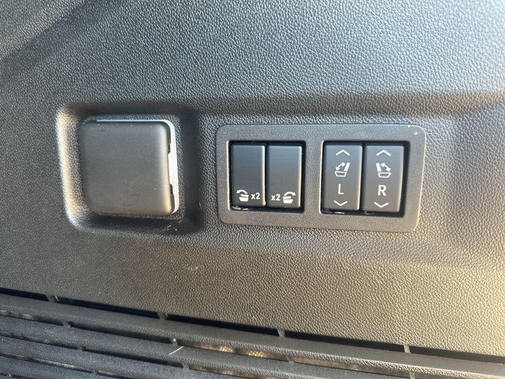 Used 2025 GMC Yukon Denali w/ Denali Reserve Package image 52