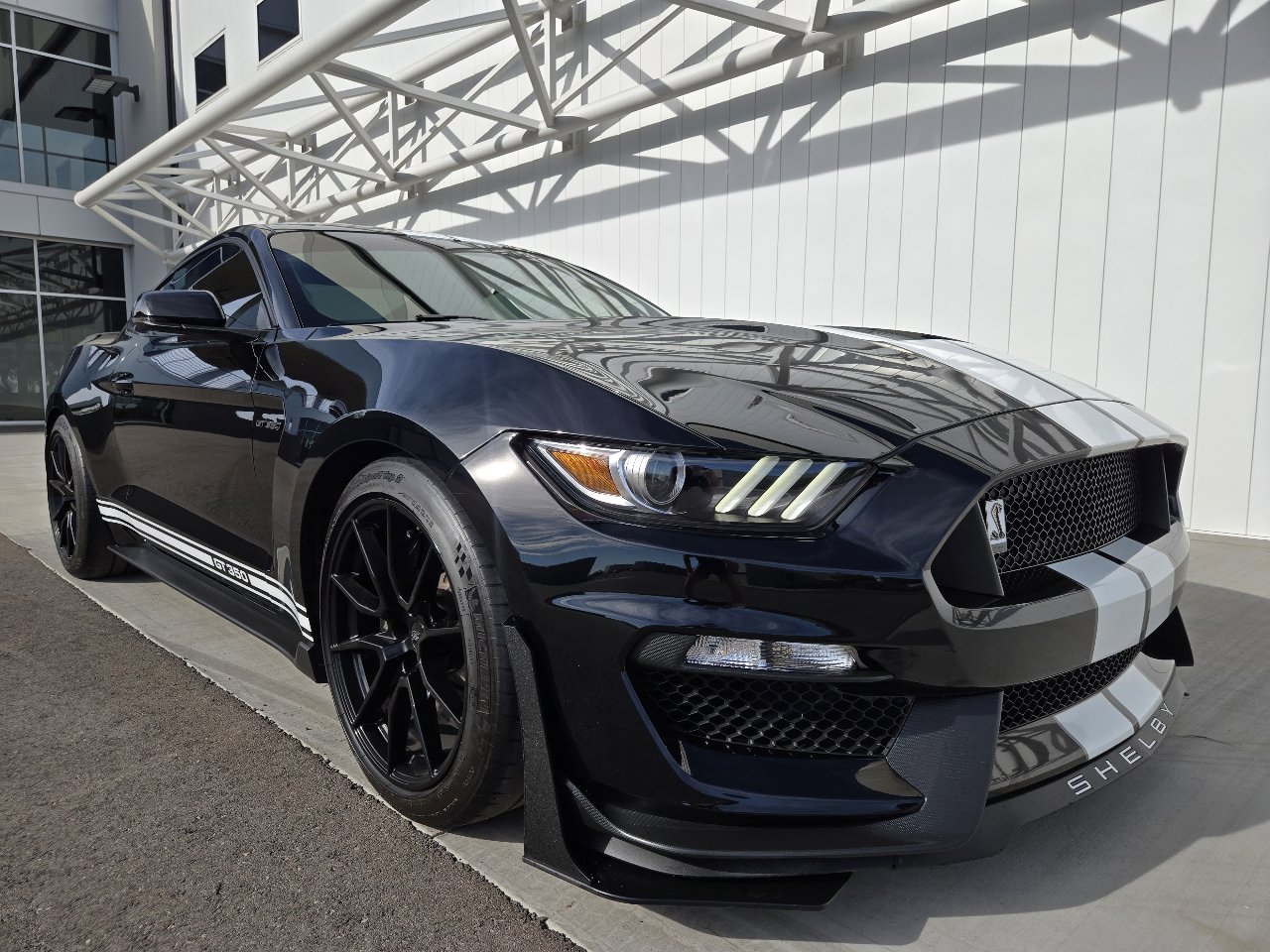 Used 2019 Ford Mustang Shelby GT350 w/ Technology Package image 6
