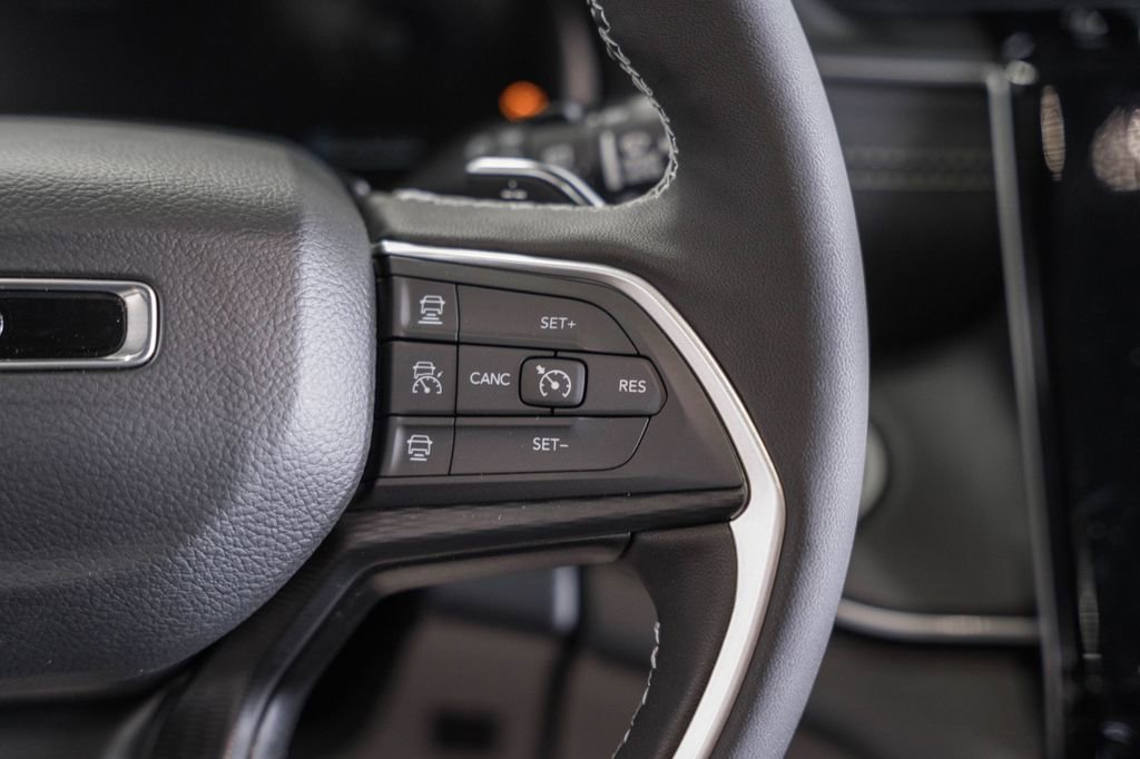 New 2025 Jeep Grand Cherokee Altitude image 25