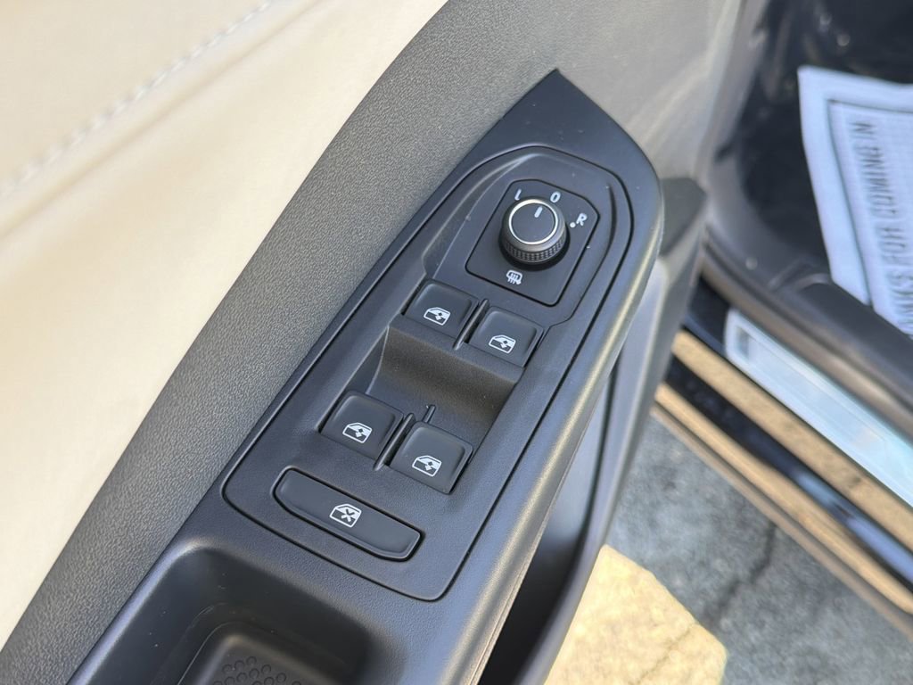 New 2026 Volkswagen Taos SE FWD image 23