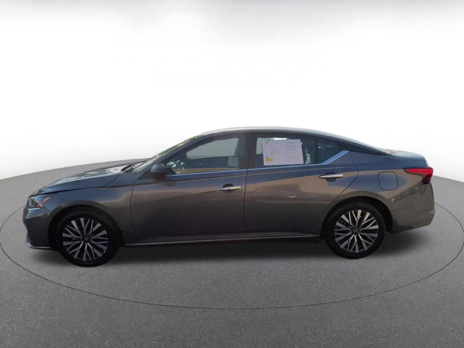 Used 2025 Nissan Altima 2.5 SV FWD image 8