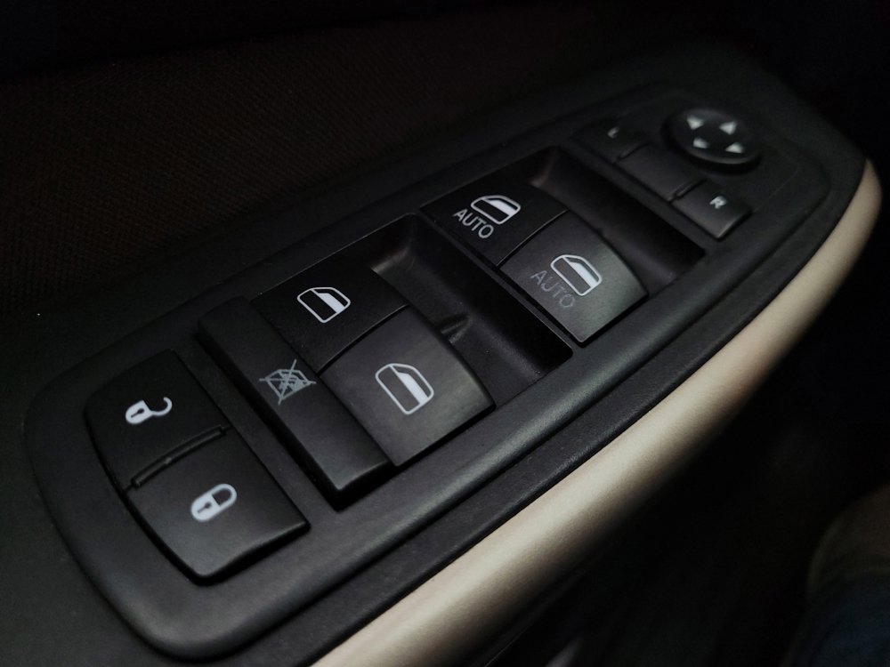 Used 2017 Jeep Cherokee Latitude w/ Comfort/Convenience Group image 27