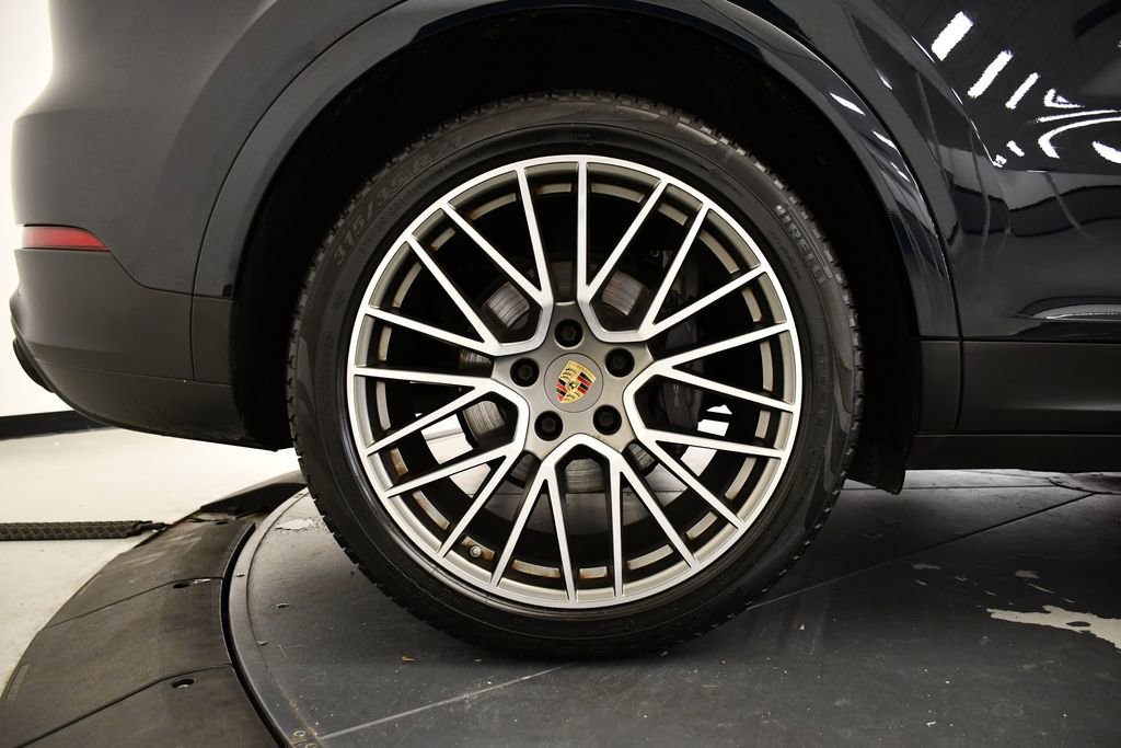 Used 2022 Porsche Cayenne Platinum Edition image 17