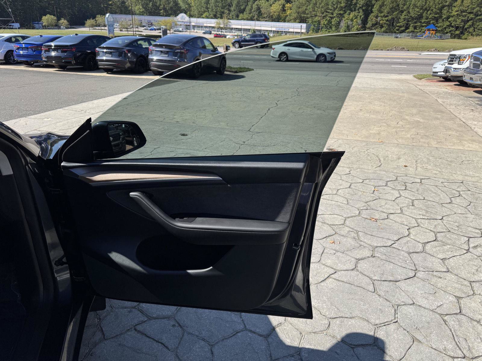 Used 2024 Tesla Model Y Long Range AWD/4WD image 17