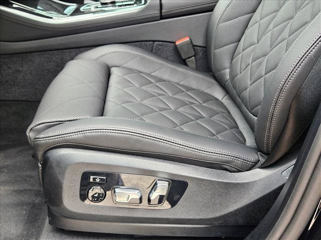 New 2026 BMW X5 xDrive50e w/ M Sport Package AWD/4WD image 4
