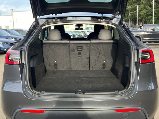 Used 2022 Tesla Model Y Long Range image 14