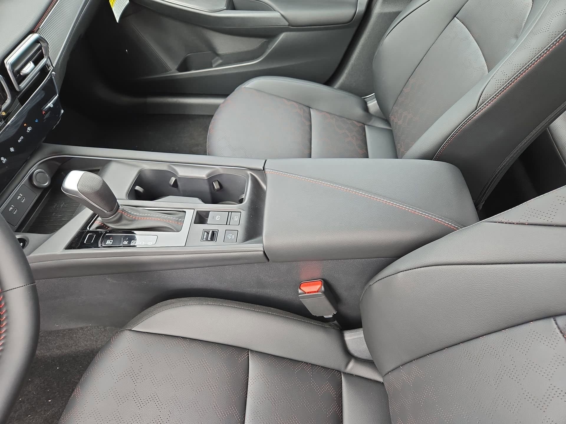 New 2026 Nissan Sentra SR w/ SR Premium Package FWD image 33