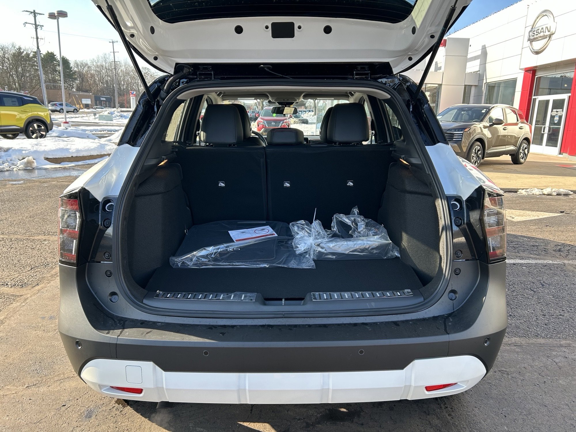 New 2026 Nissan Kicks SR w/ SR Premium Package AWD/4WD image 7