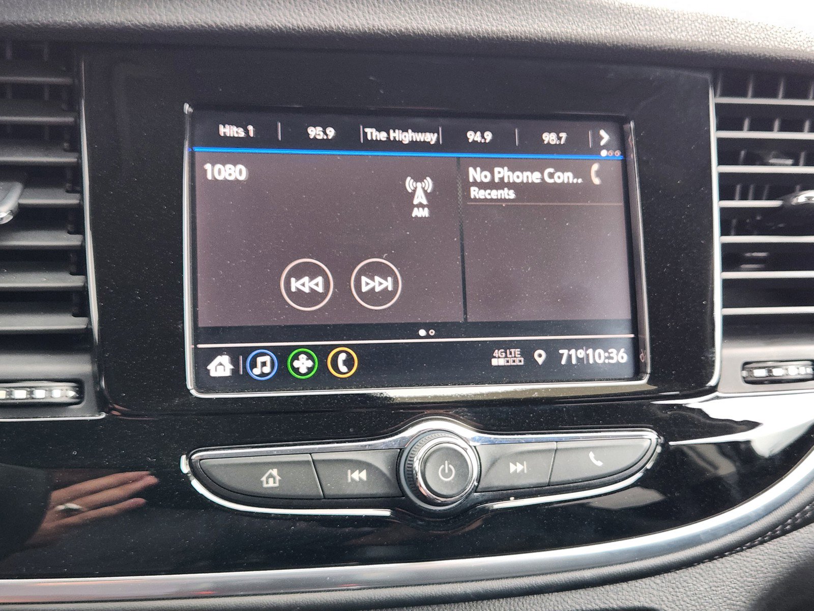 Used 2022 Buick Encore Preferred w/ Safety Package image 6