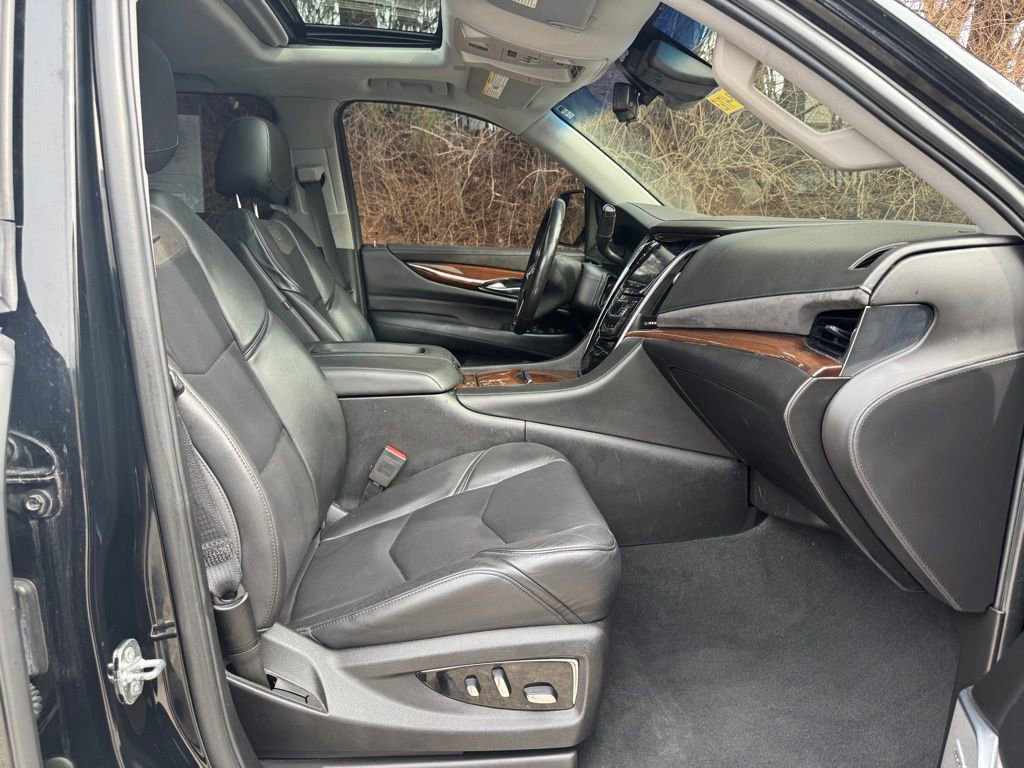 Used 2018 Cadillac Escalade ESV Luxury AWD/4WD image 8