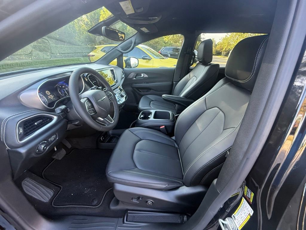 New 2026 Chrysler Pacifica Select image 10