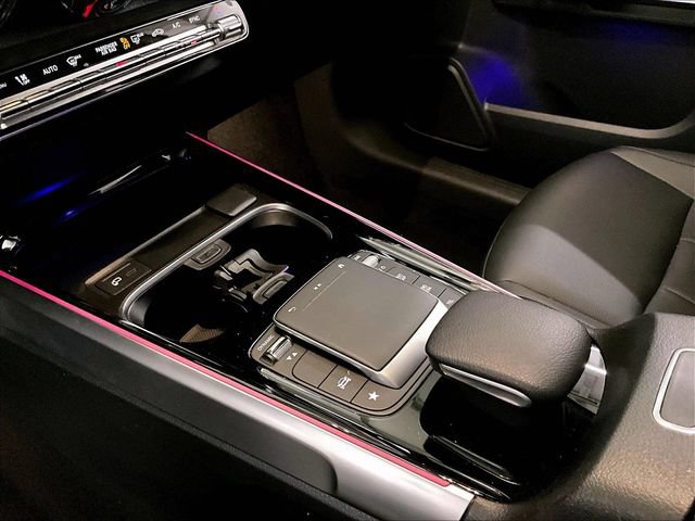 Used 2022 Mercedes-Benz GLB 250 4MATIC image 16