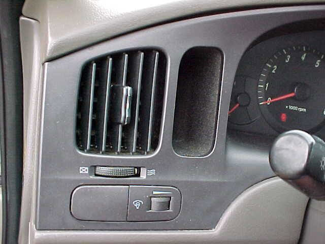 Used 2005 Hyundai Elantra GLS image 25