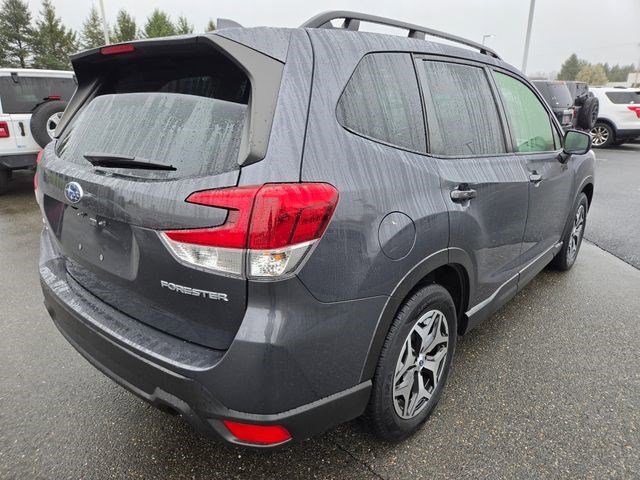 Used 2023 Subaru Forester Premium image 15