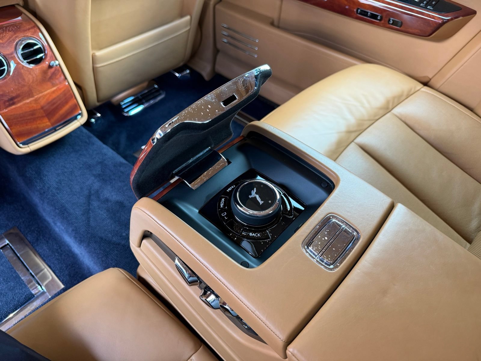 Used 2018 Rolls-Royce Phantom Extended Wheelbase RWD image 28
