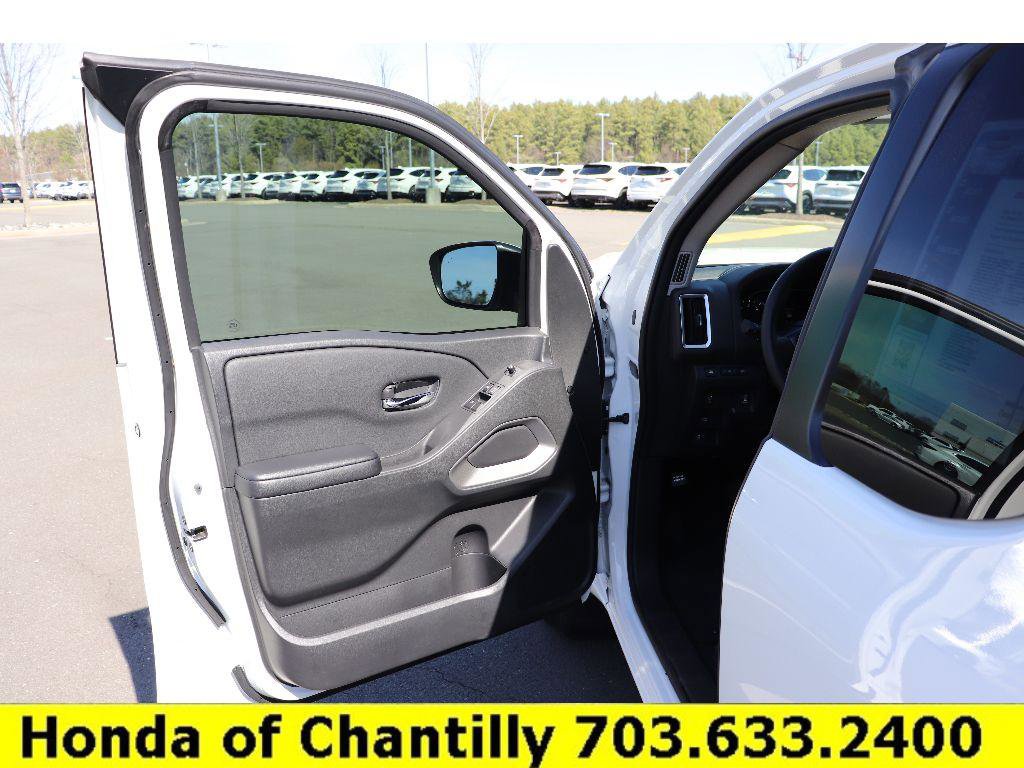 Used 2025 Nissan Frontier SV w/ SV Convenience Package image 30