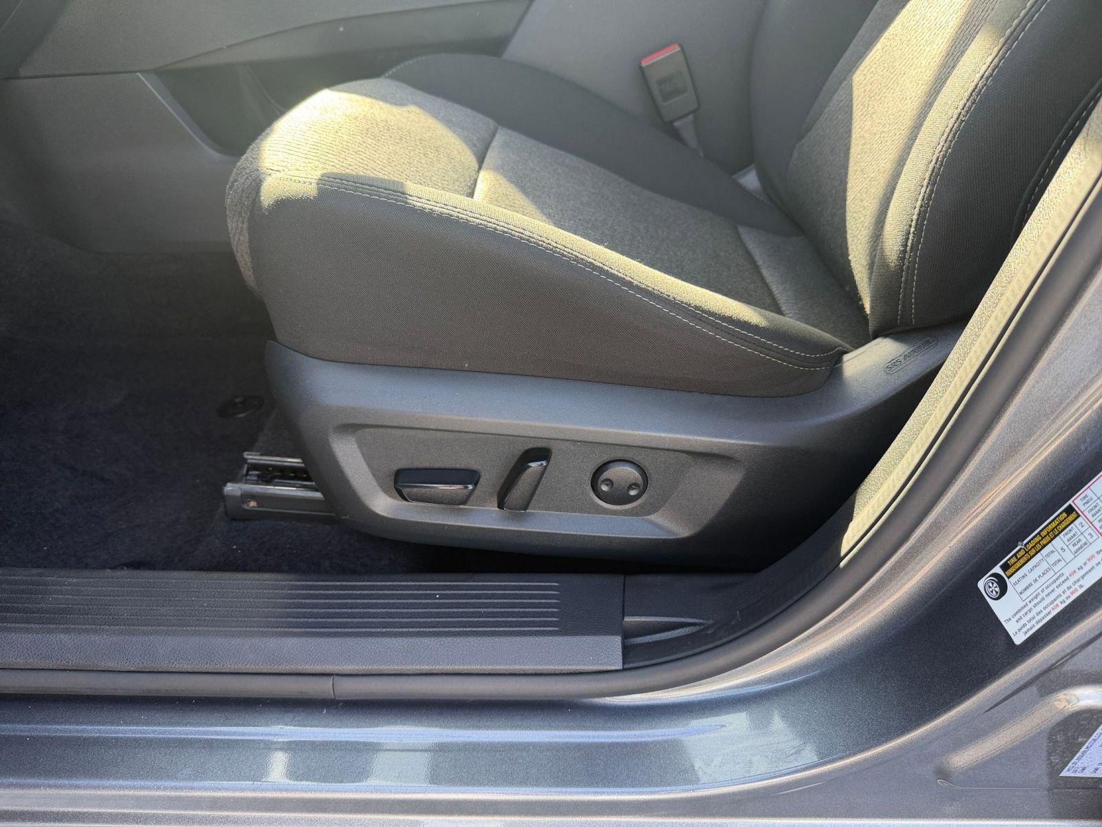 Used 2025 Nissan Rogue SV image 22