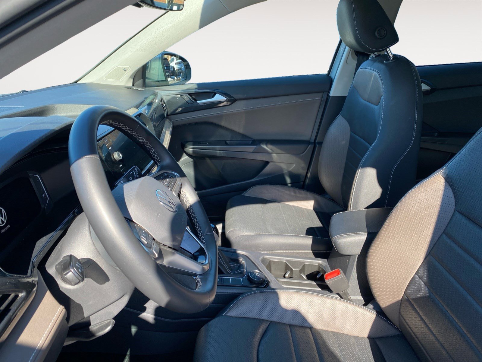 Used 2022 Volkswagen Taos SEL w/ Panoramic Sunroof Package image 21