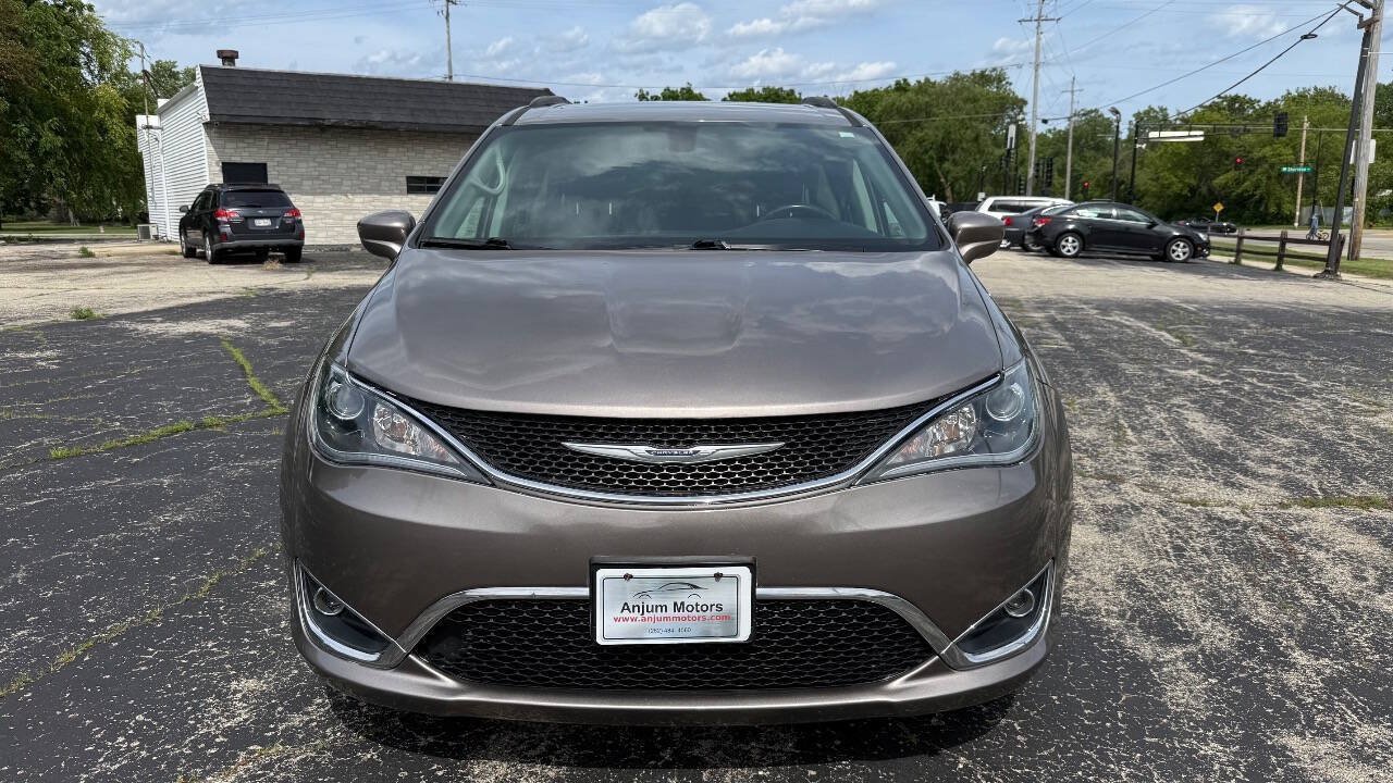 Used 2017 Chrysler Pacifica Touring-L w/ Tire & Wheel Group FWD image 2