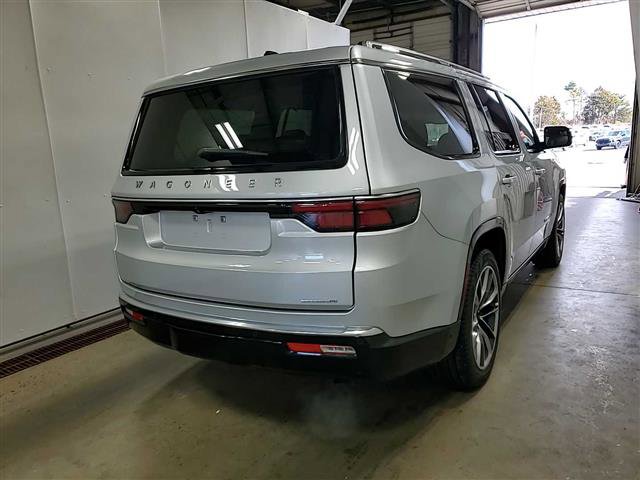 Used 2024 Jeep Wagoneer Series III w/ Premium Group I AWD/4WD image 6