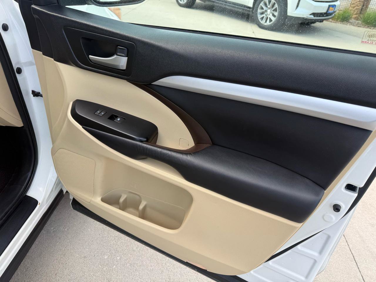 Used 2015 Toyota Highlander XLE AWD/4WD image 18