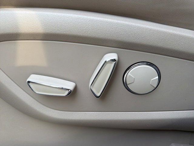 Used 2023 Lincoln Nautilus Reserve w/ Equipment Group 201A image 11