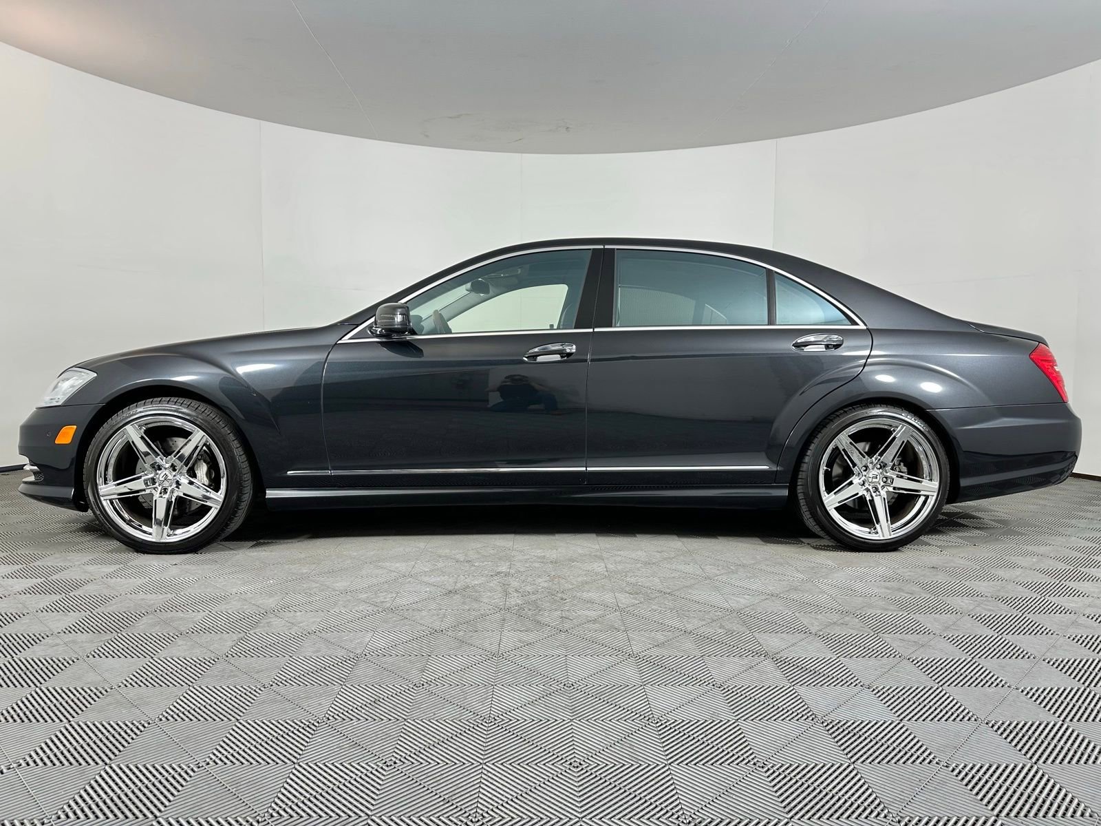 Used 2011 Mercedes-Benz S 550 4MATIC image 19