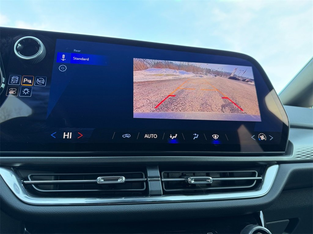 Used 2025 Chevrolet Equinox EV LT image 18