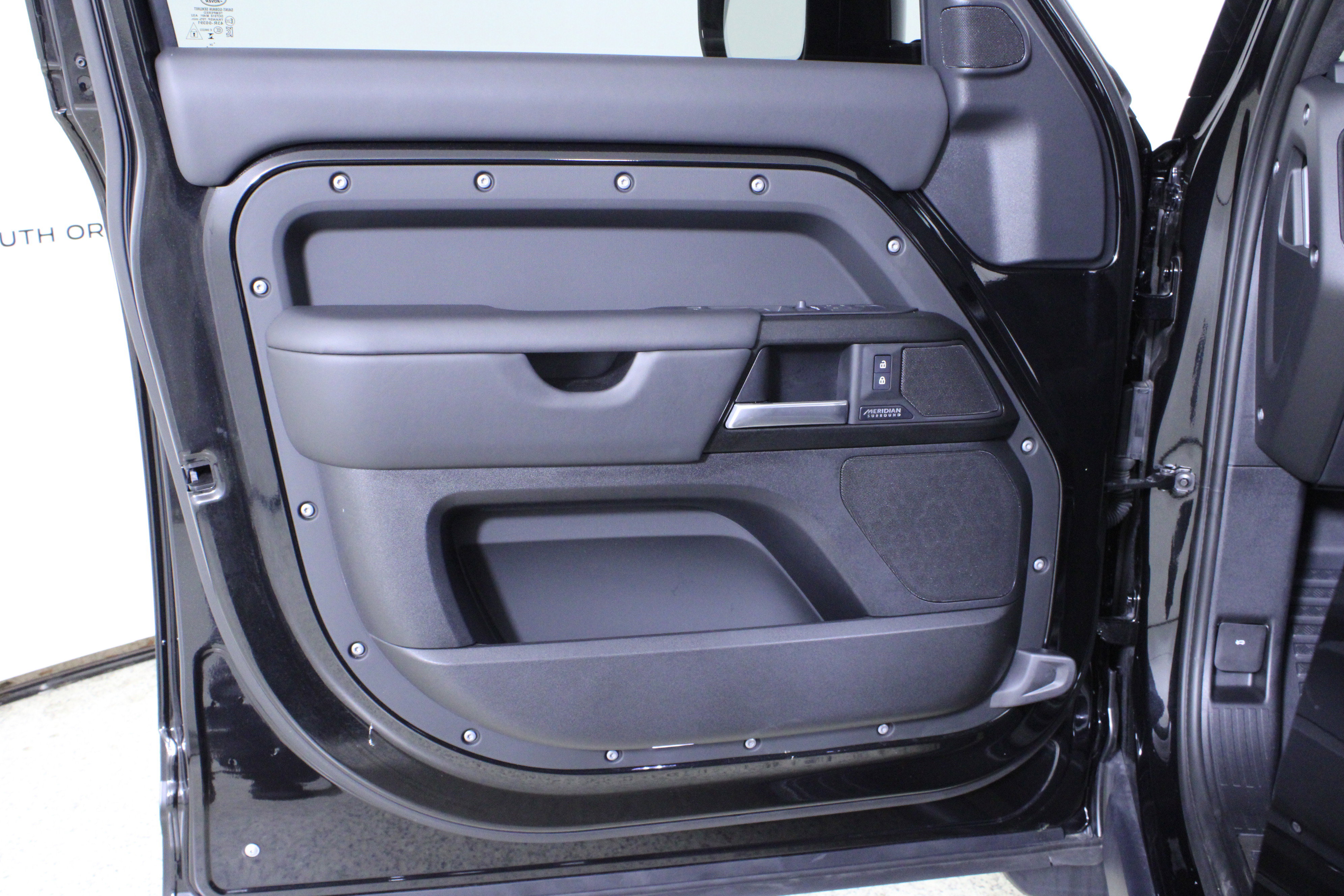 Used 2025 Land Rover Defender 130 V8 image 19