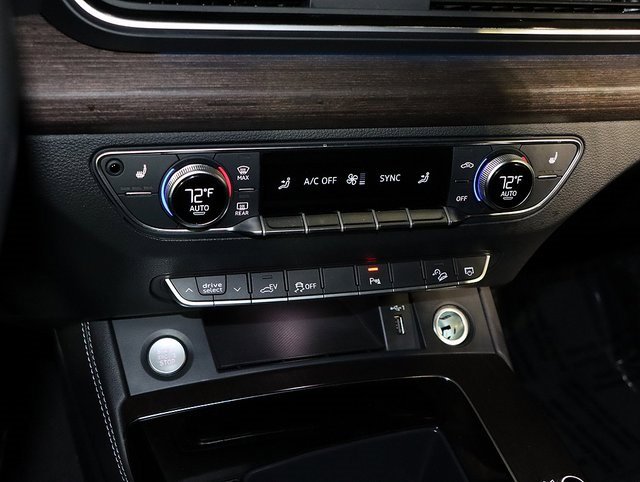 Used 2025 Audi Q5 e Premium Plus w/ Premium Plus Package image 23