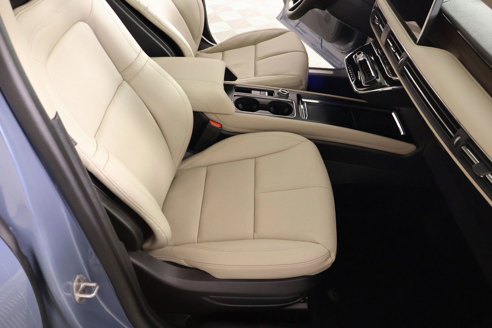 New 2026 Lincoln Corsair Reserve w/ Jet Appearance Package FWD image 14