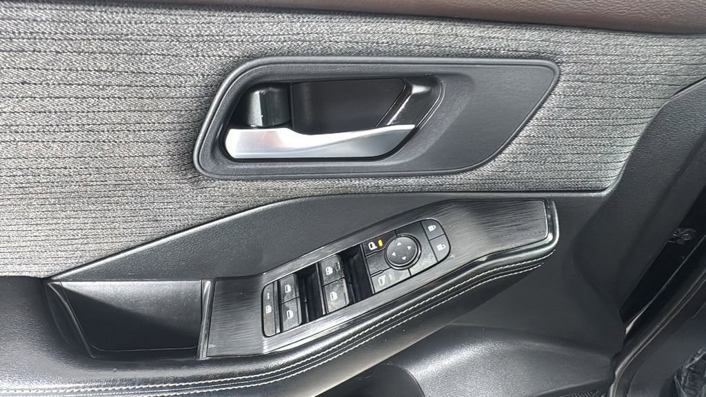 Used 2023 Nissan Rogue SV image 19