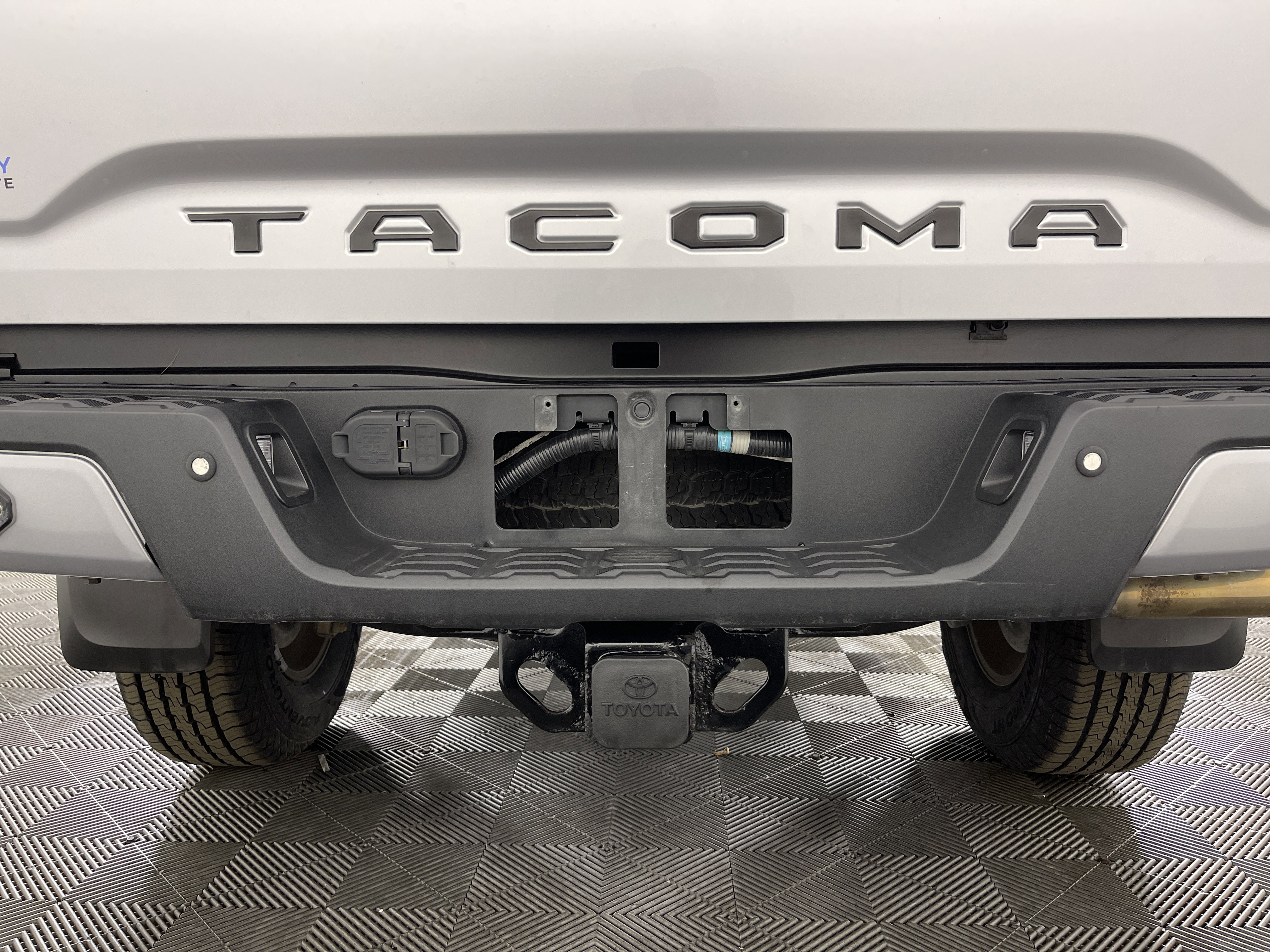 Used 2016 Toyota Tacoma TRD Off-Road image 8