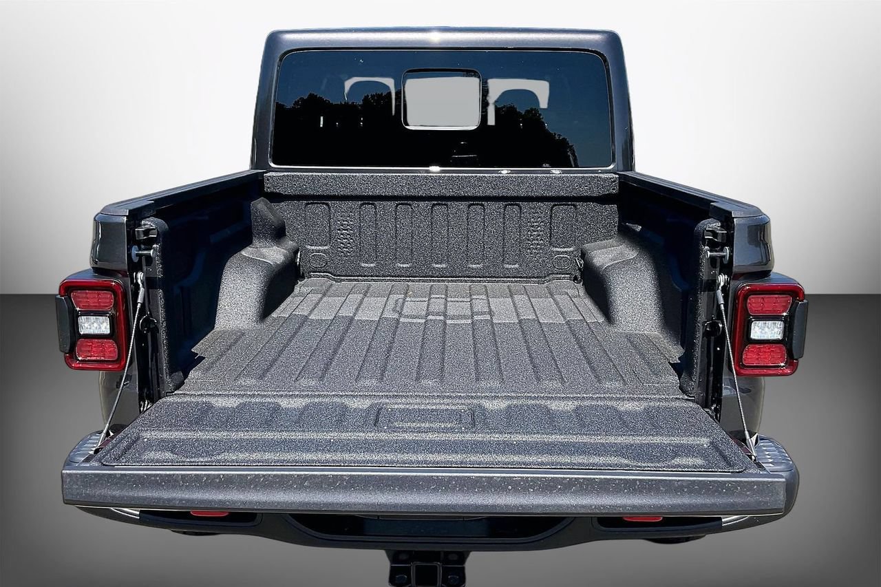 New 2026 Jeep Gladiator Rubicon w/ Steel Power Dome Hood Package AWD/4WD image 19