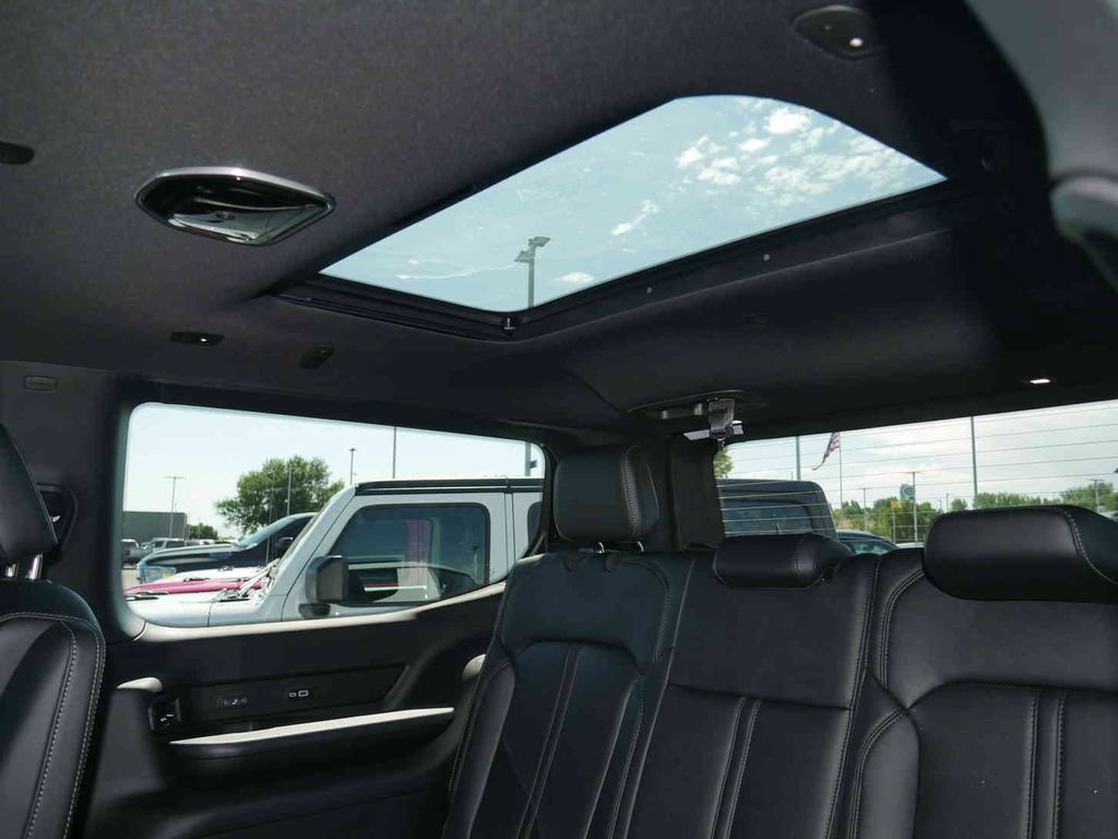 New 2026 Jeep Grand Wagoneer Limited AWD/4WD image 17