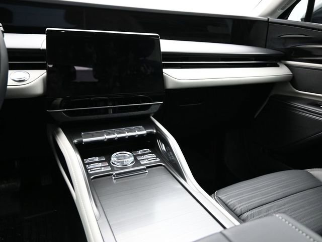 Used 2024 Lincoln Nautilus Reserve AWD/4WD image 14
