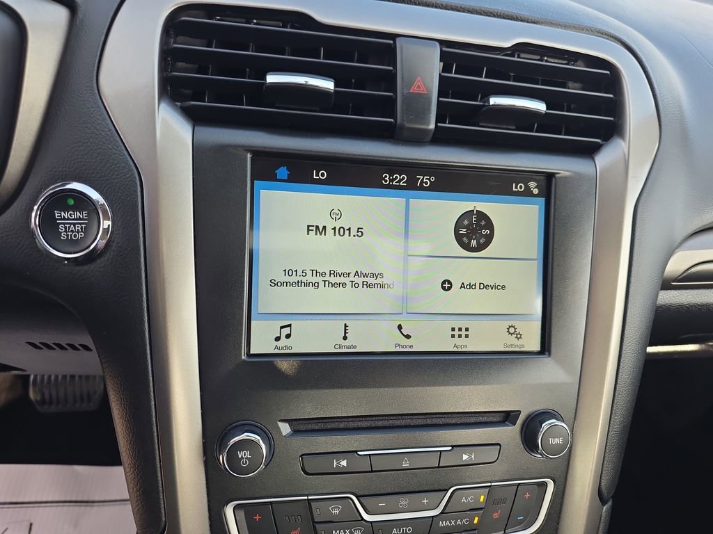 Used 2017 Ford Fusion SE w/ Equipment Group 201A image 19