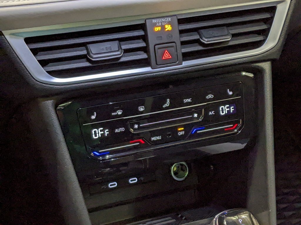 New 2025 Volkswagen Taos SE image 18