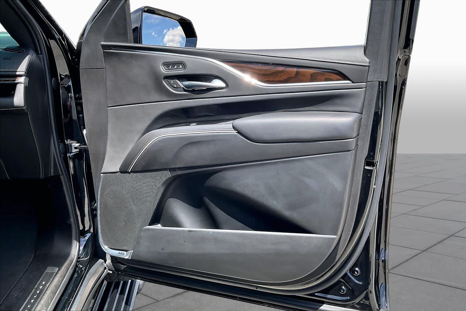Used 2021 Cadillac Escalade ESV Sport Platinum AWD/4WD image 23
