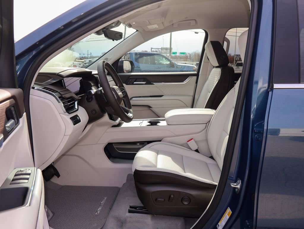 New 2026 GMC Acadia Denali w/ Super Cruise Package image 8