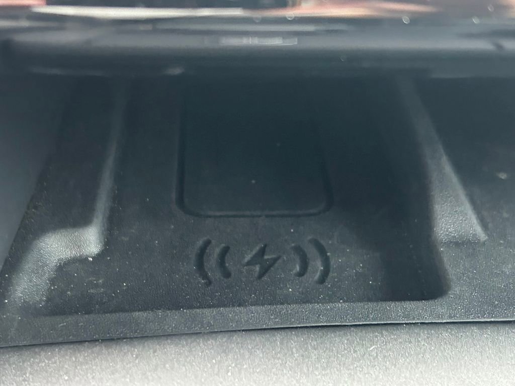 Used 2024 Land Rover Discovery S image 38