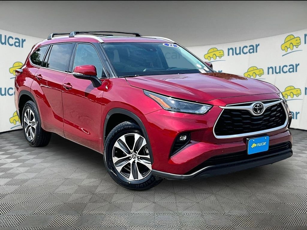 Used 2022 Toyota Highlander XLE AWD/4WD image 1
