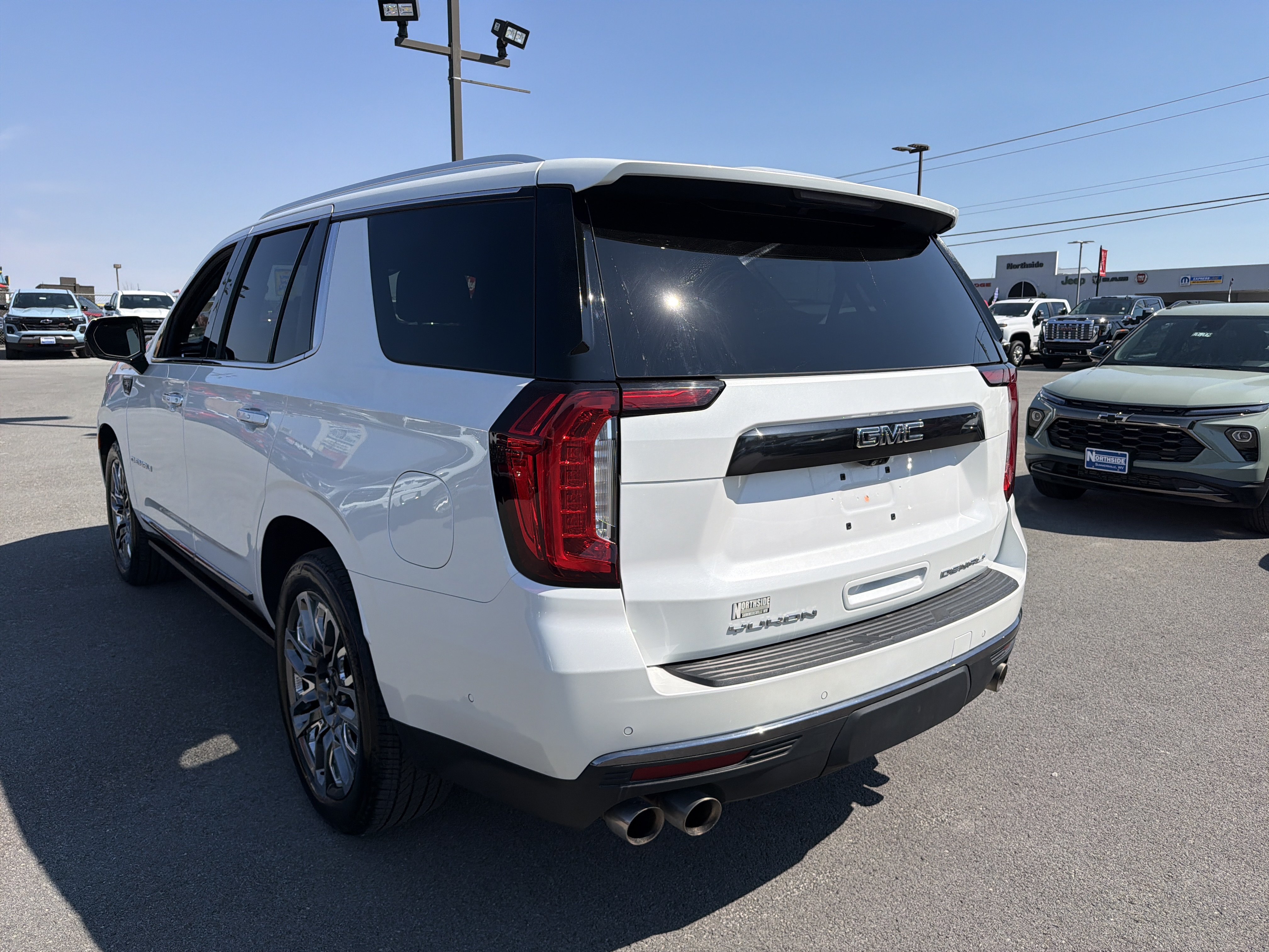 Used 2024 GMC Yukon Denali Ultimate AWD/4WD image 8