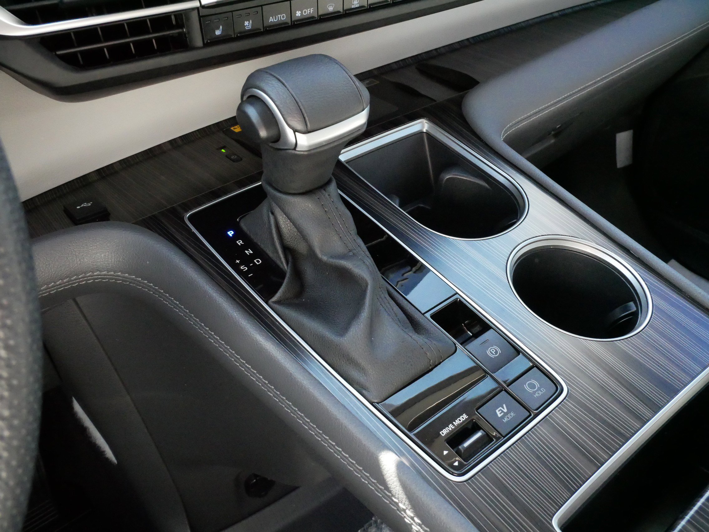 Certified 2023 Toyota Sienna Limited FWD image 24